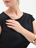Tuta nera curvy con scollo asimmetrico