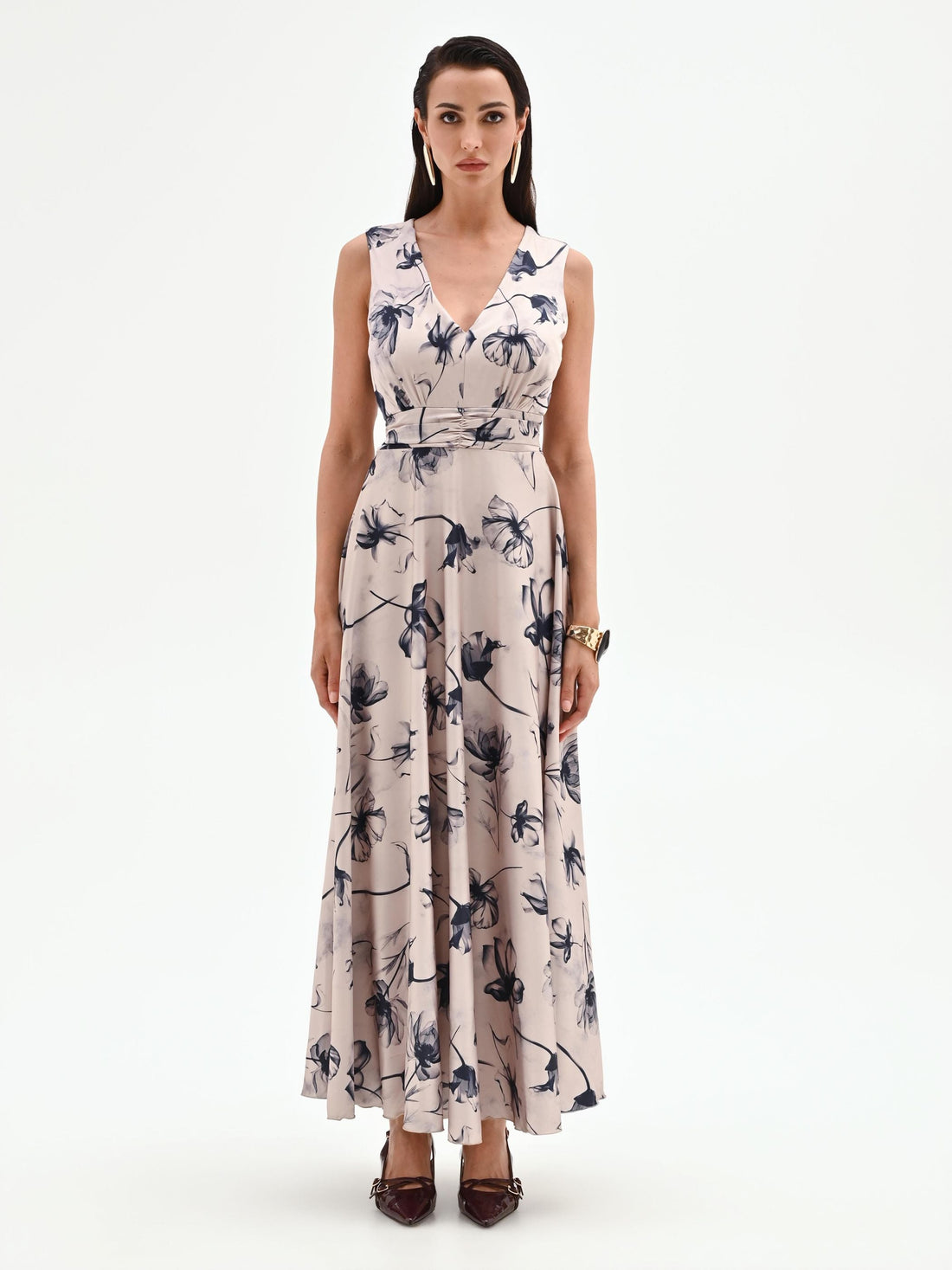 Abito lungo beige con stampa floreale blu navy