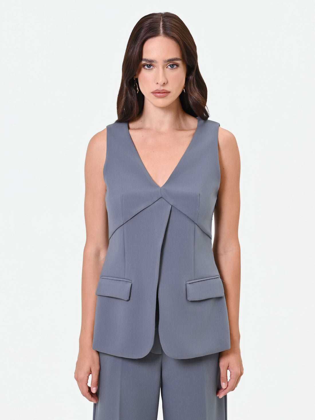 Gilet grigio con pieghe incrociate