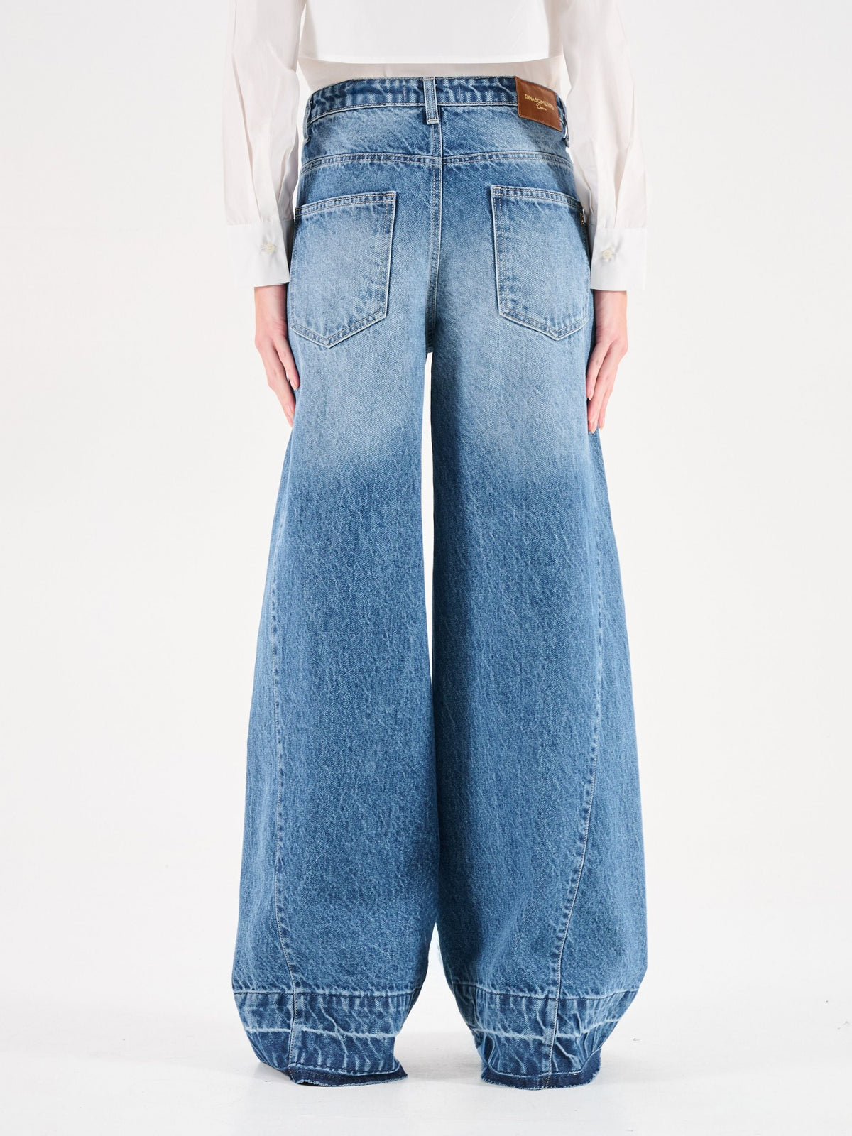 Jeans azzurri a gamba larga con risvolto