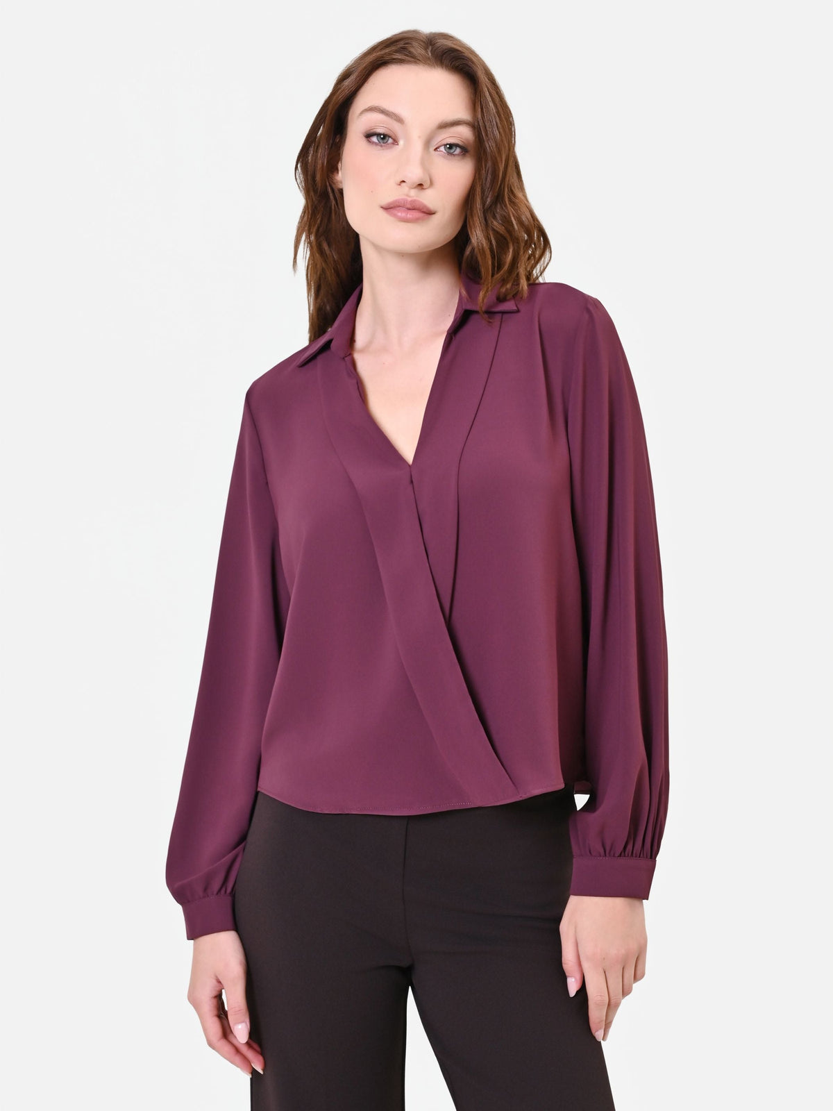 Blusa a camicia bordeaux rosso con cuciture sagomate