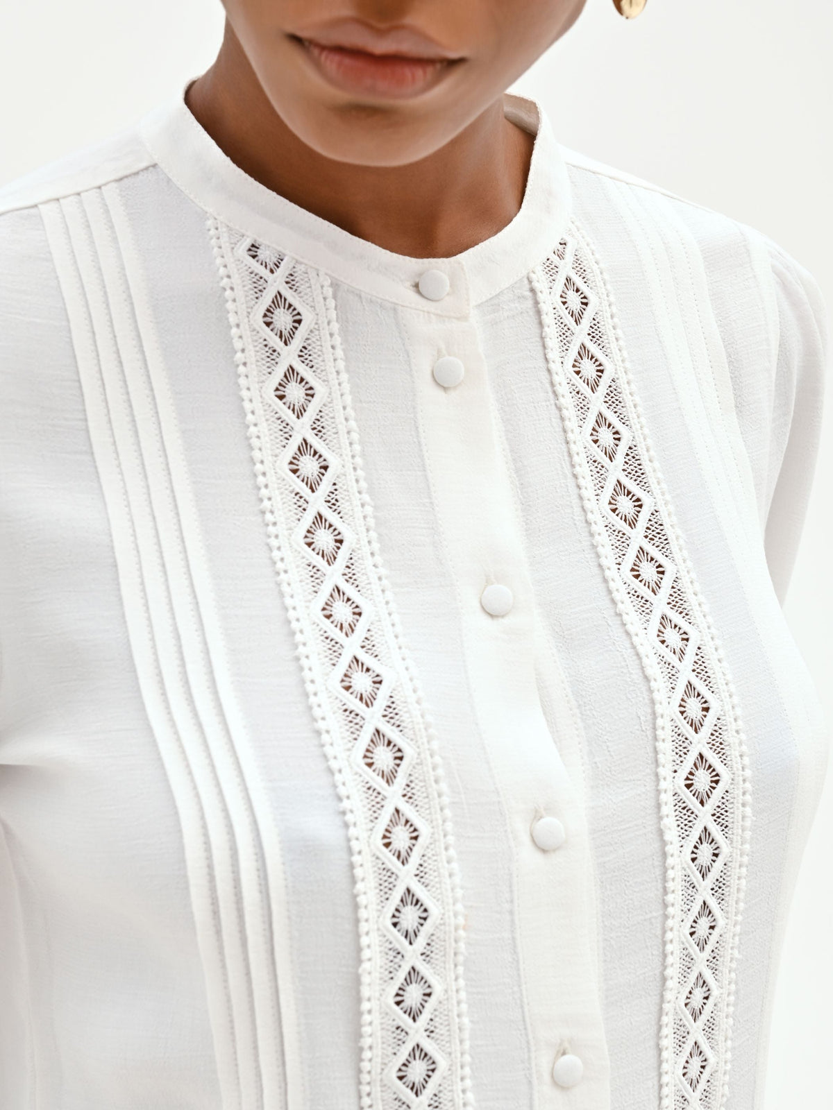 Camicia in viscosa panna con inserti in pizzo