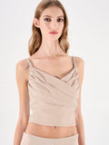 Top beige chiaro con incrocio drappeggiato