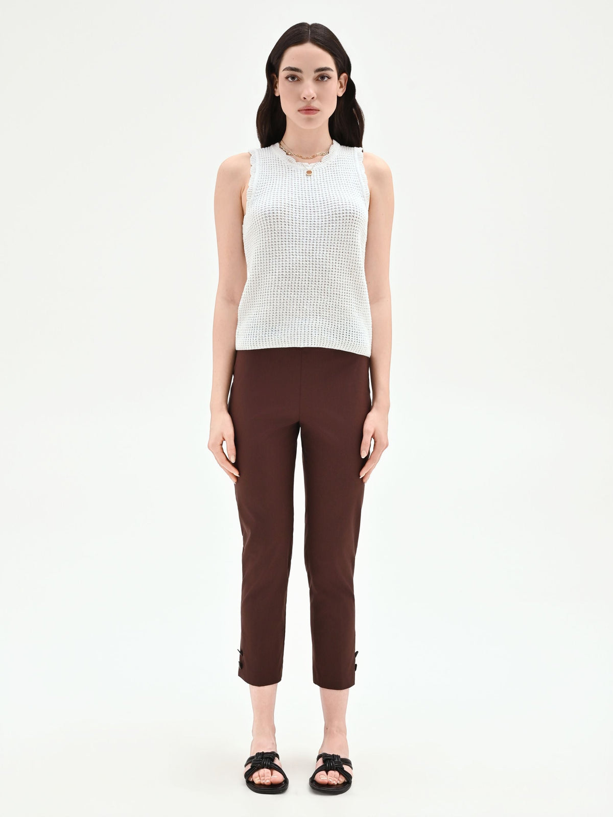 Pantalone a sigaretta cioccolato con spacchi decorati