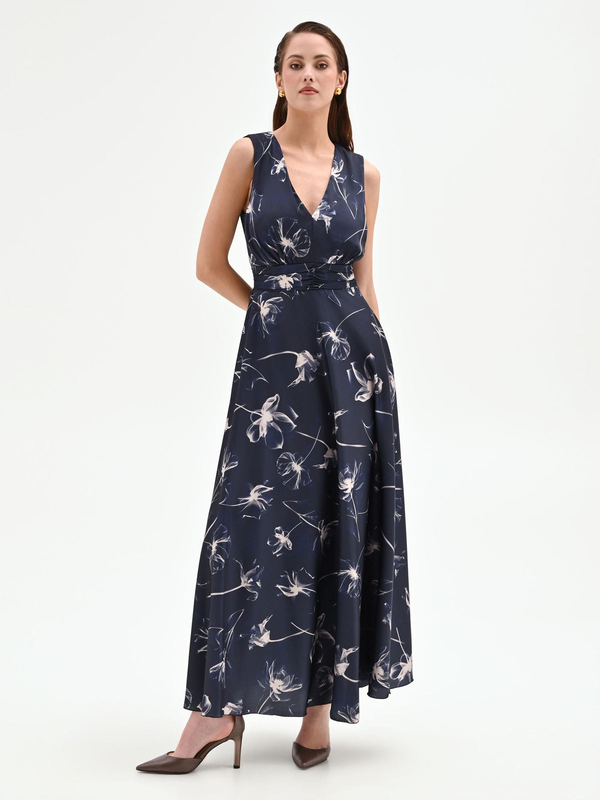 Abito lungo blu navy con stampa floreale