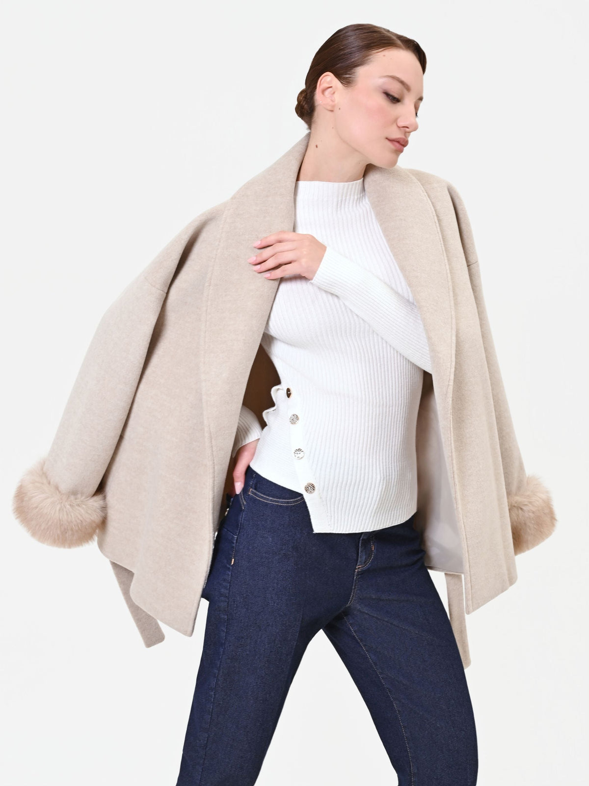Maglia misto viscosa asimmetrica con bottoni panna bianco