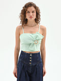 Top crop verde menta con fibbia decorativa