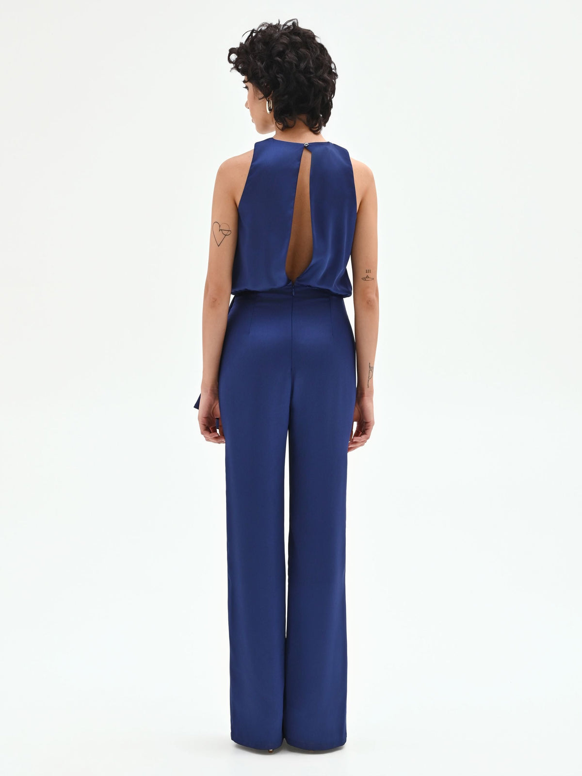 Tuta elegante blu brillante con drappeggio laterale