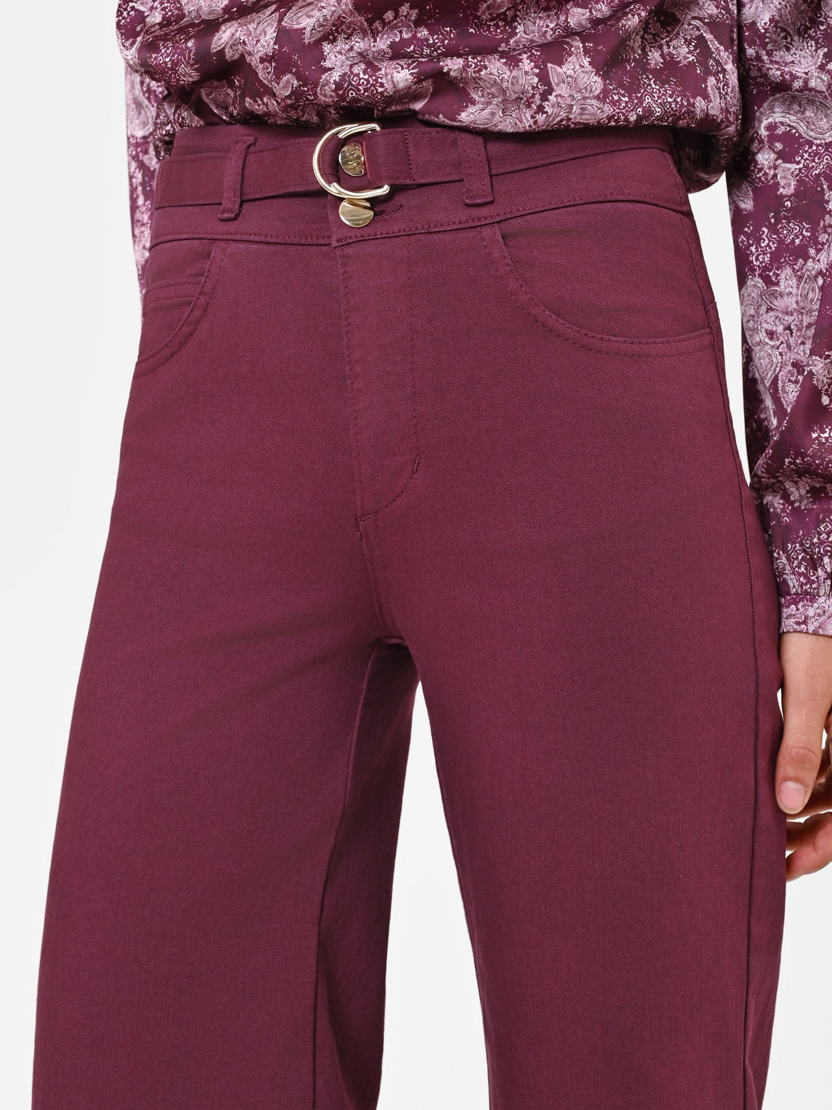 Jeans wide leg in cotone bordeaux con cintura