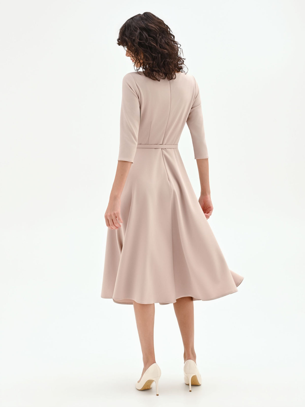 Abito svasato tortora beige con cintura in vita