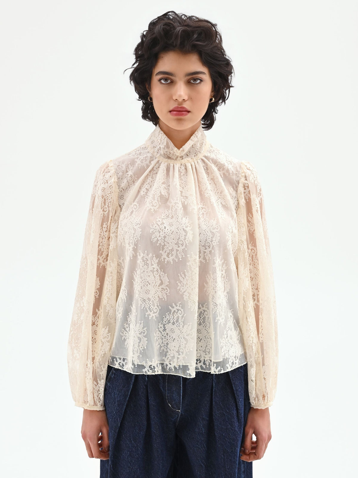 Blusa in pizzo panna bianco con collo alto