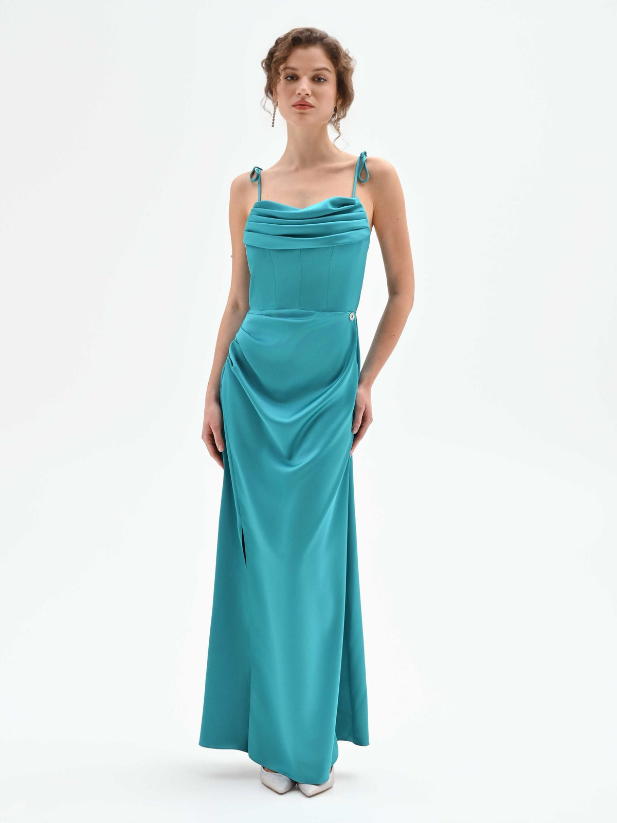 Abito lungo atelier  verde smeraldo con scollo drappeggiato