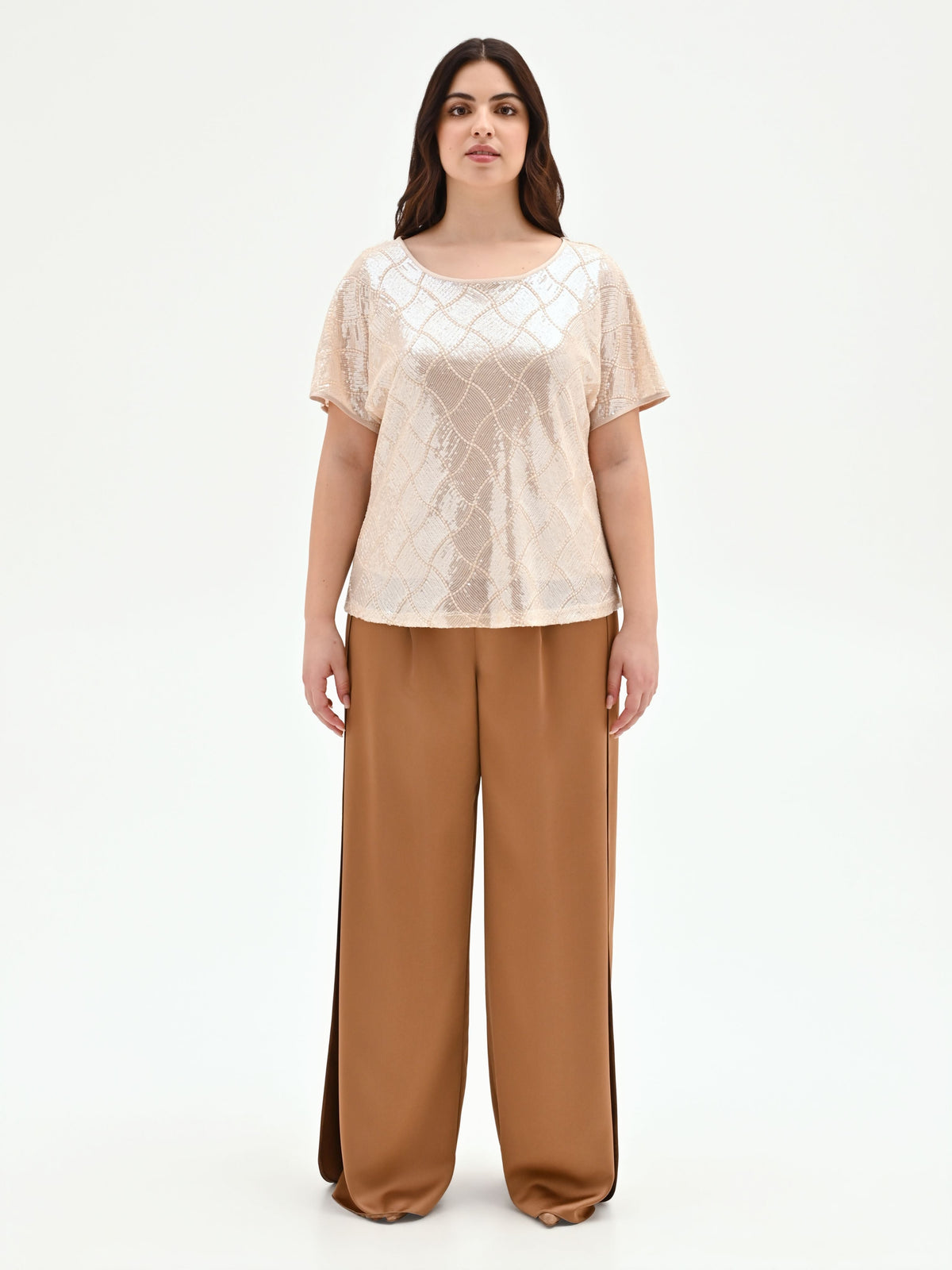 Blusa curvy beige chiaro con paillettes all over