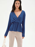 Blusa blu brillante con drappeggio