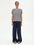 T-shirt blu a righe con patch cuore