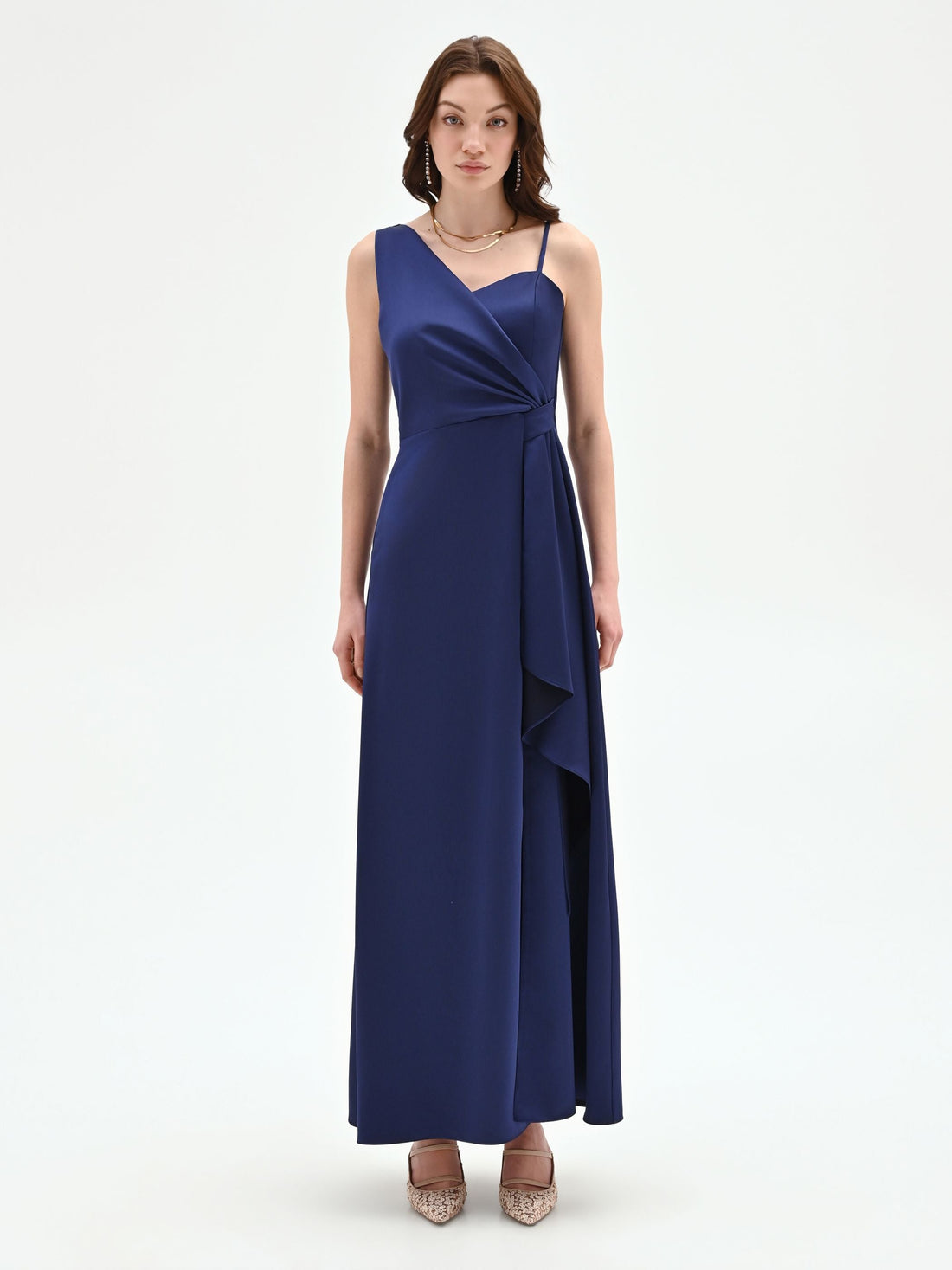 Abito atelier lungo blu indaco con nodo drappeggiato