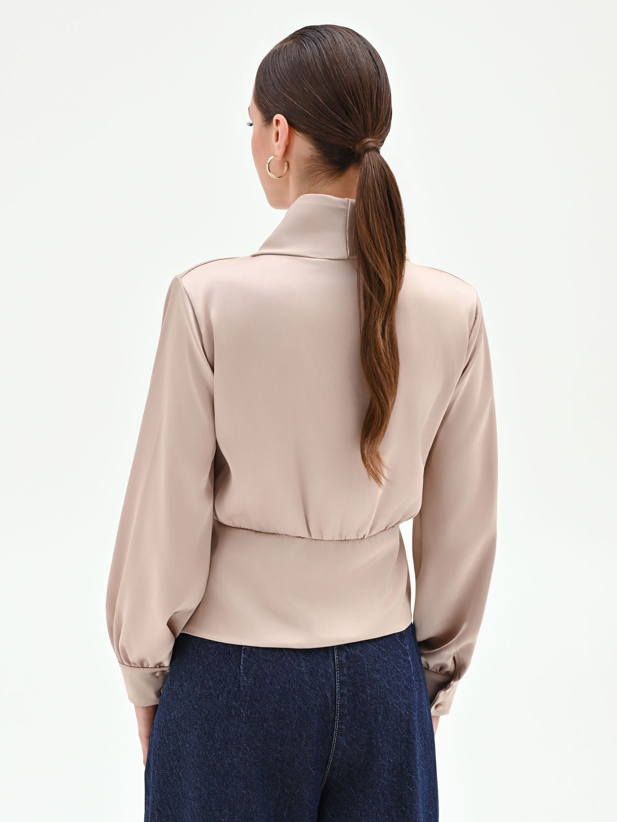 Blusa a portafoglio in raso tortora beige