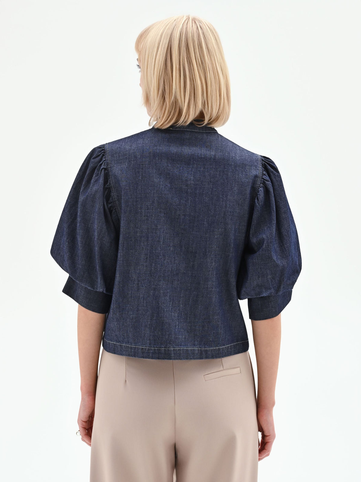 Camicia con maniche a sbuffo in denim blu scuro