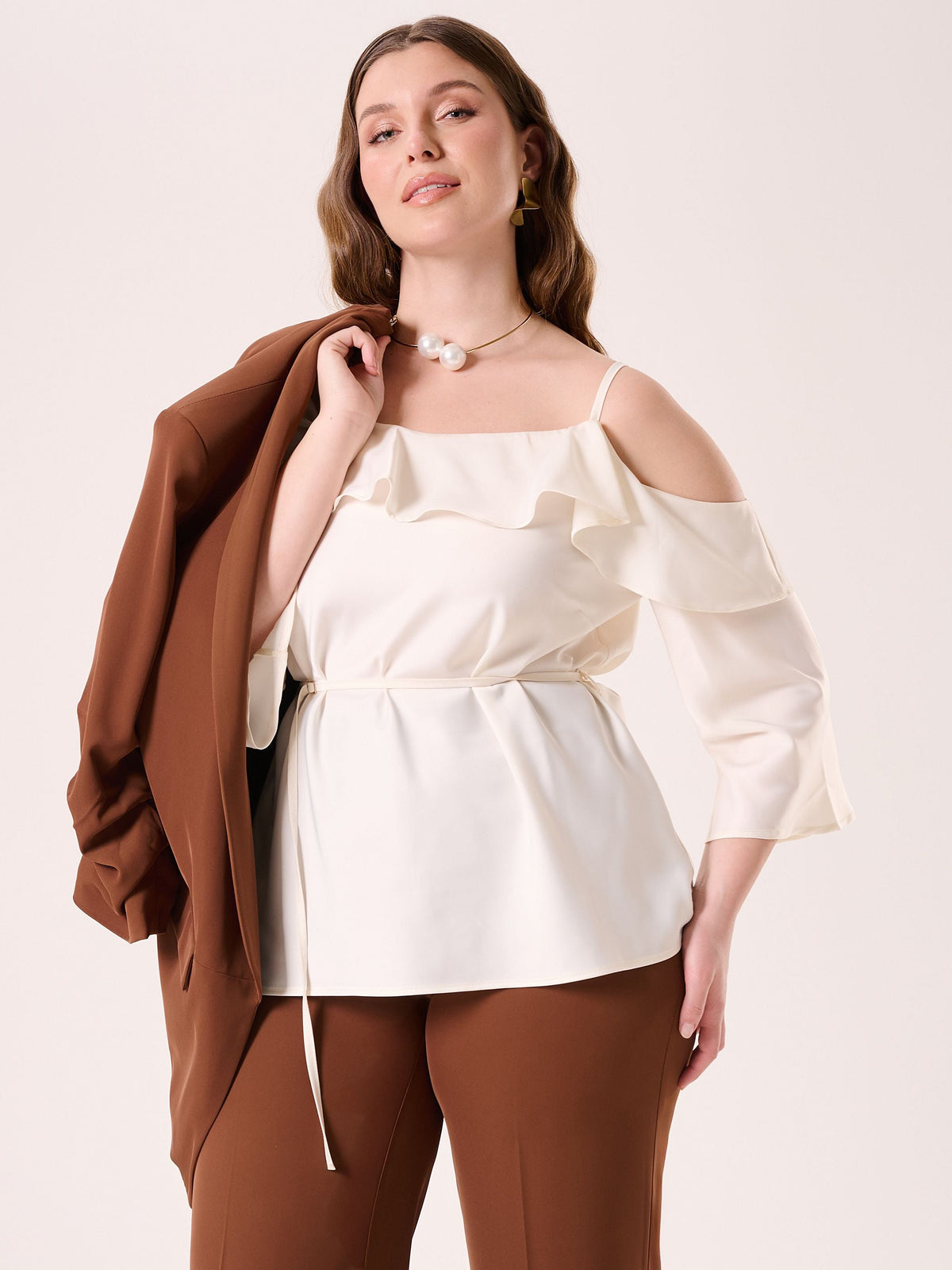 Blusa Bianca Curvy con Cintura Sottile