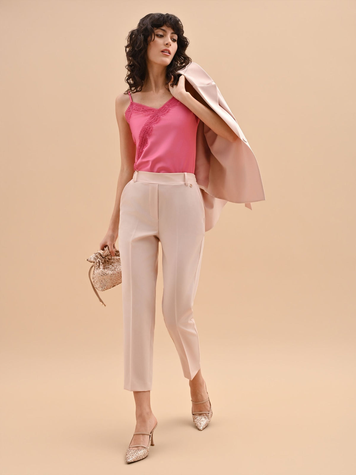 Pantalone cropped rosa con piega centrale