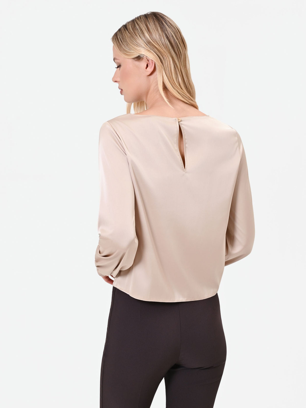 Blusa tortora beige con maniche voluminose