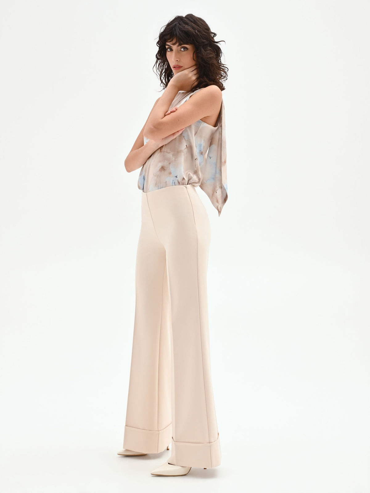 Pantalone a palazzo beige chiaro con risvolto