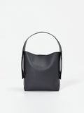 Borsa a spalla nera dalla linea morbida