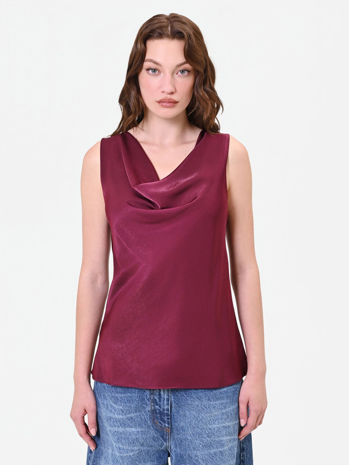 Top in raso bordeaux con scollo a cappuccio