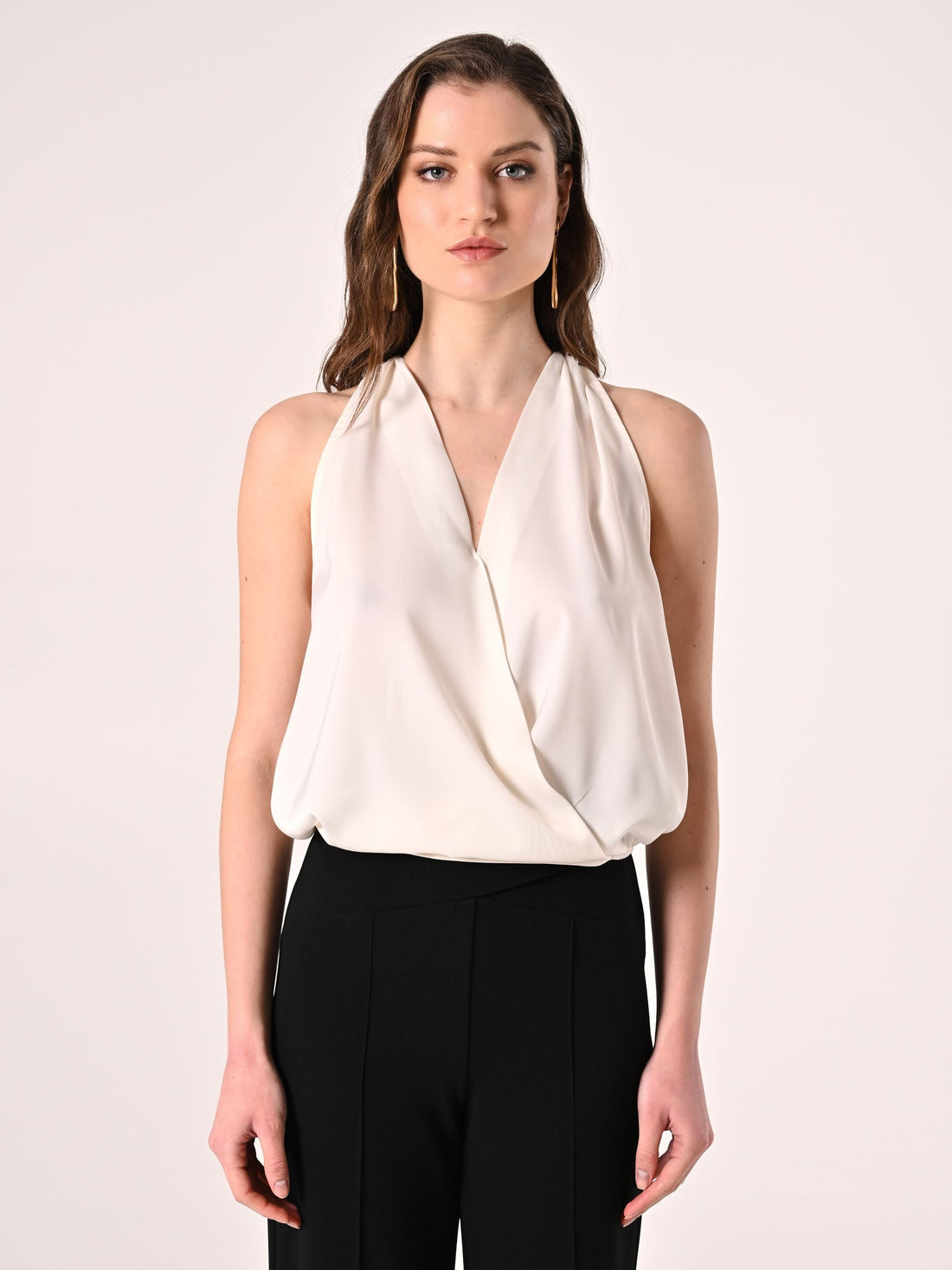Top Bianco in Raso con scollo all'Americana
