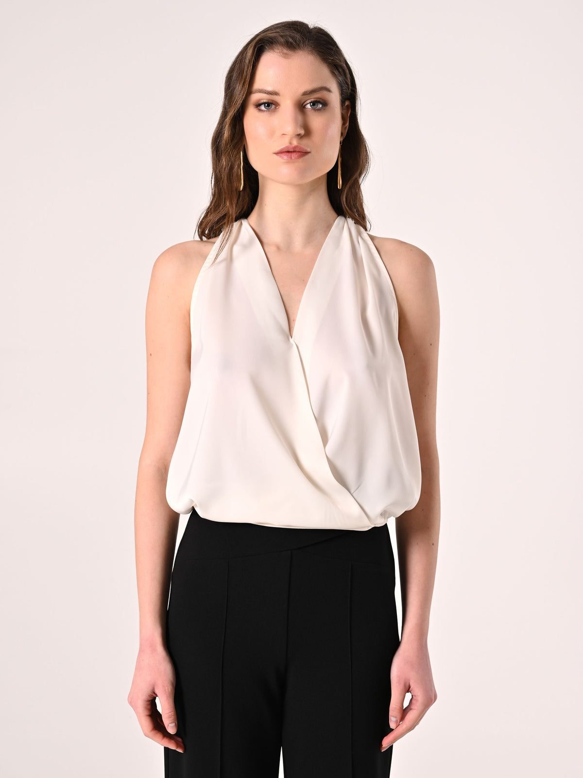 Top Bianco in Raso con scollo all'Americana