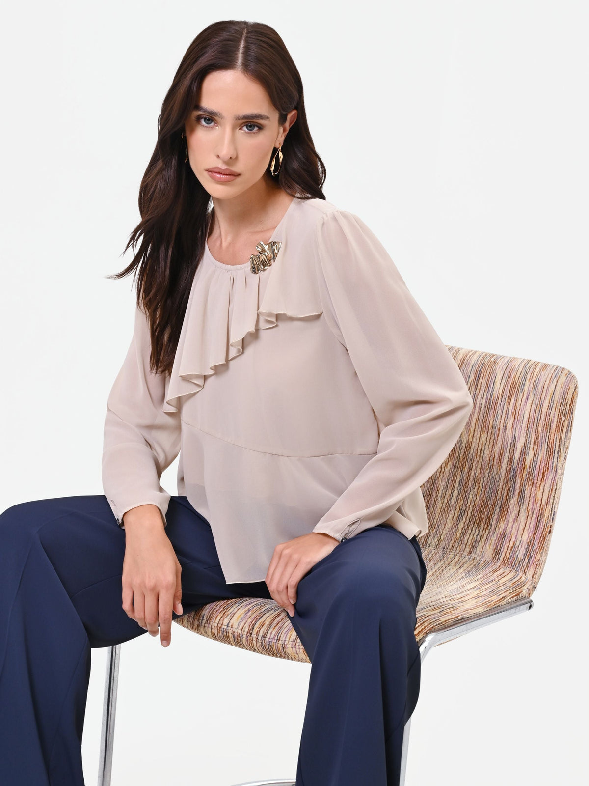 Blusa tortora beige con rouche asimmetrica