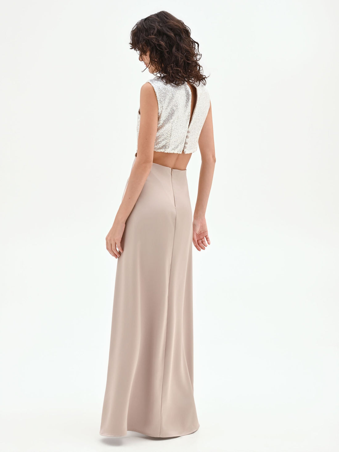 Abito lungo tortora beige con corpino di paillettes