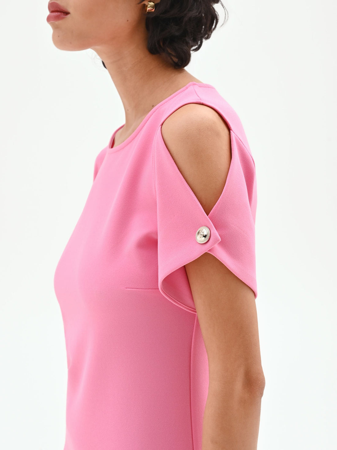 Abito corto rosa con dettaglio cut-out
