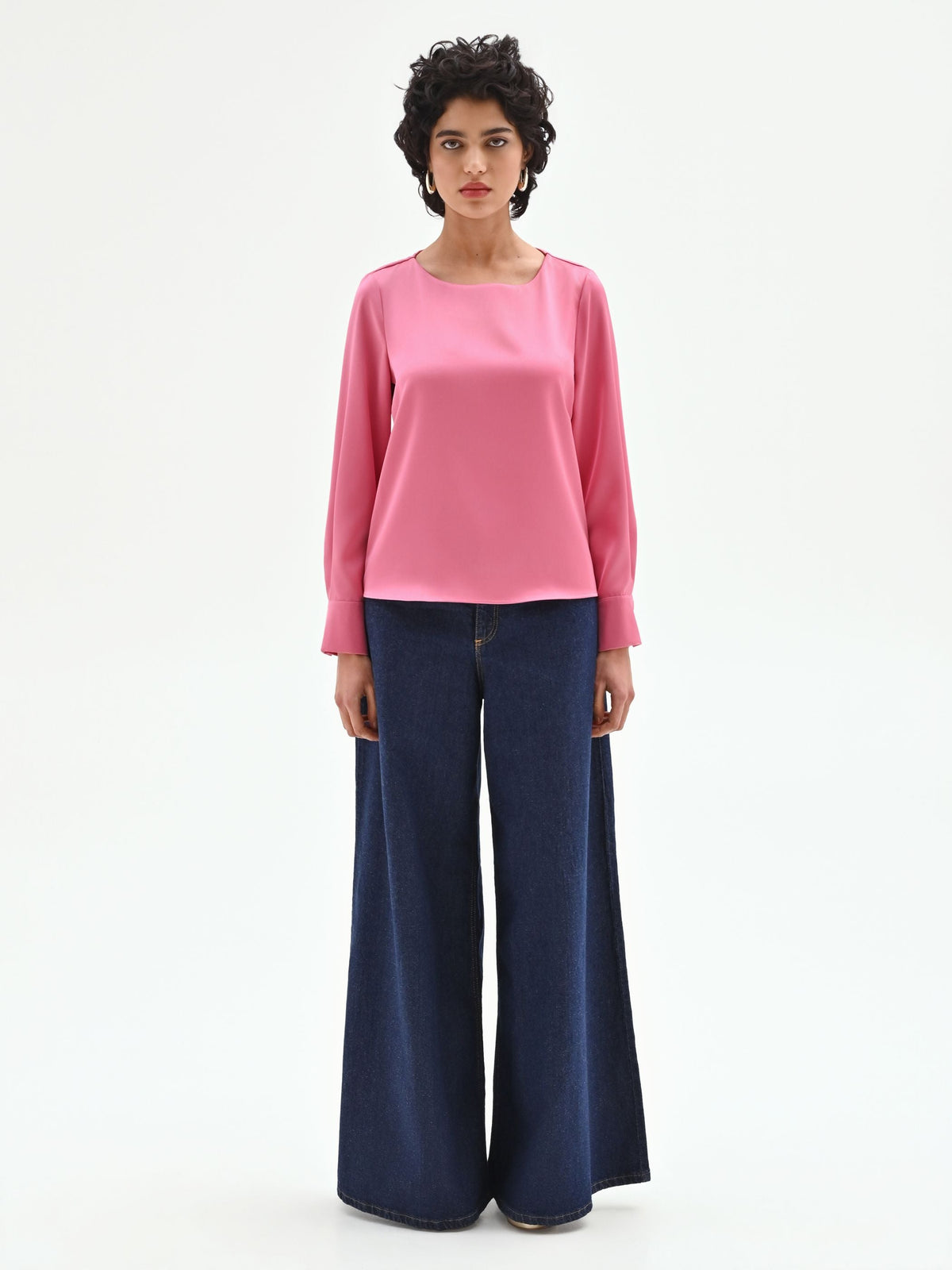 Blusa rosa con maniche a sbuffo