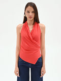 Top rosso fragola con design a incrocio