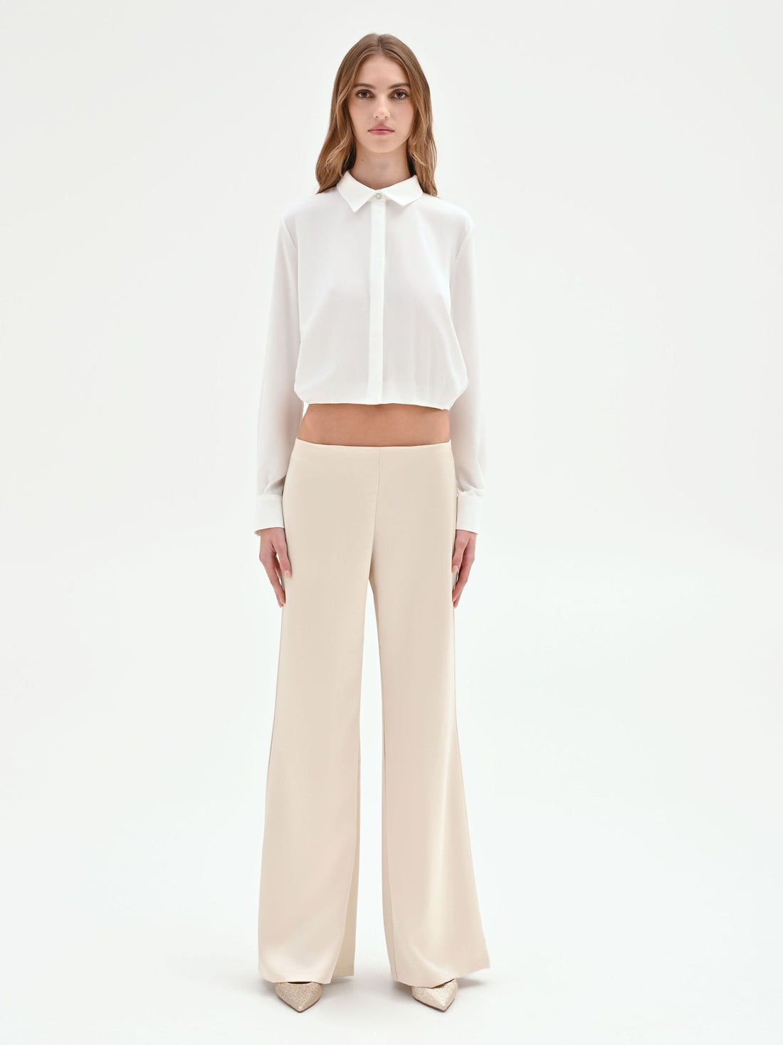 Camicia cropped panna con fondo elastico