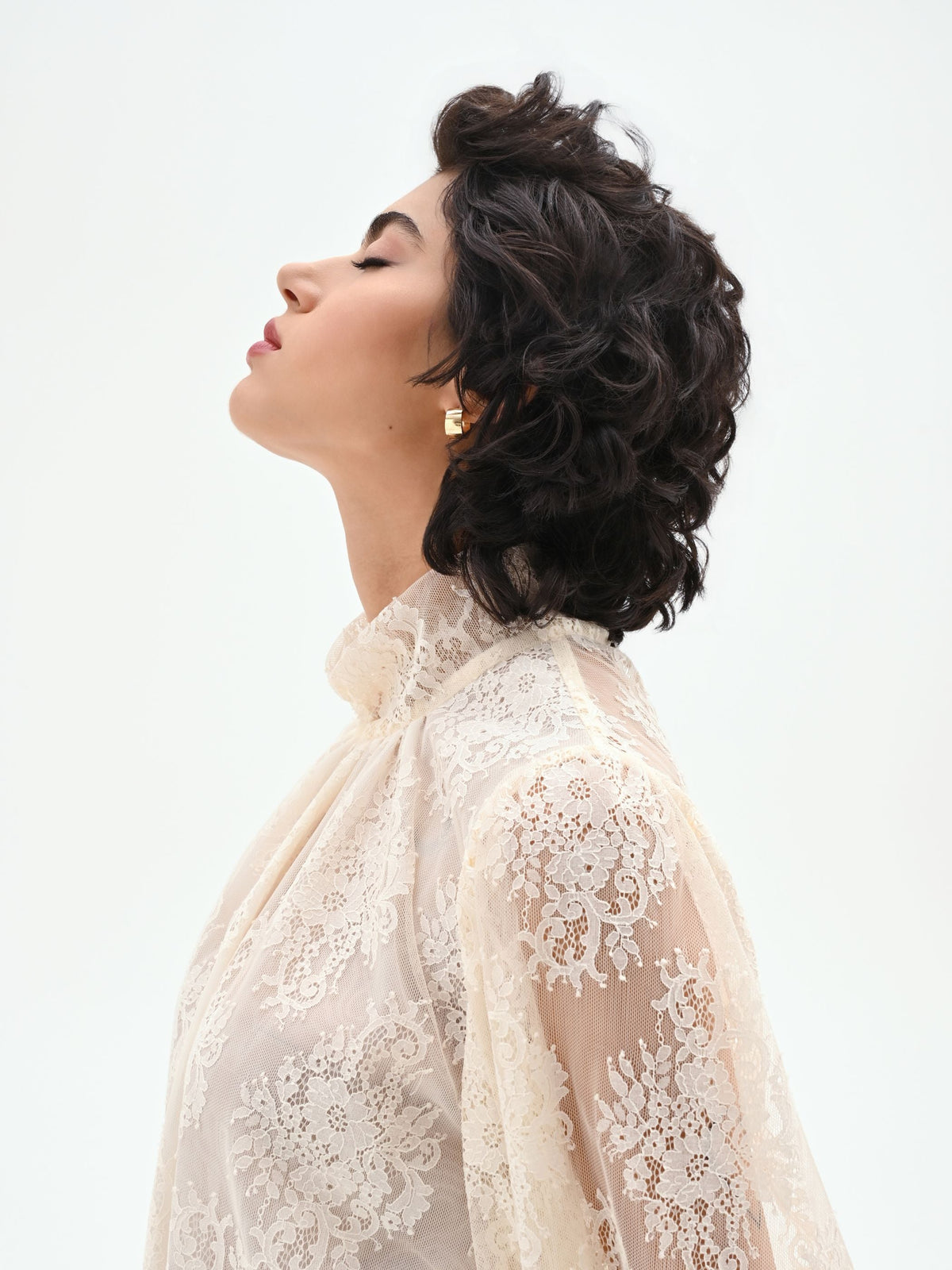 Blusa in pizzo panna bianco con collo alto