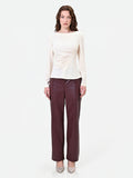 Blusa bianca con drappeggio asimmetrico