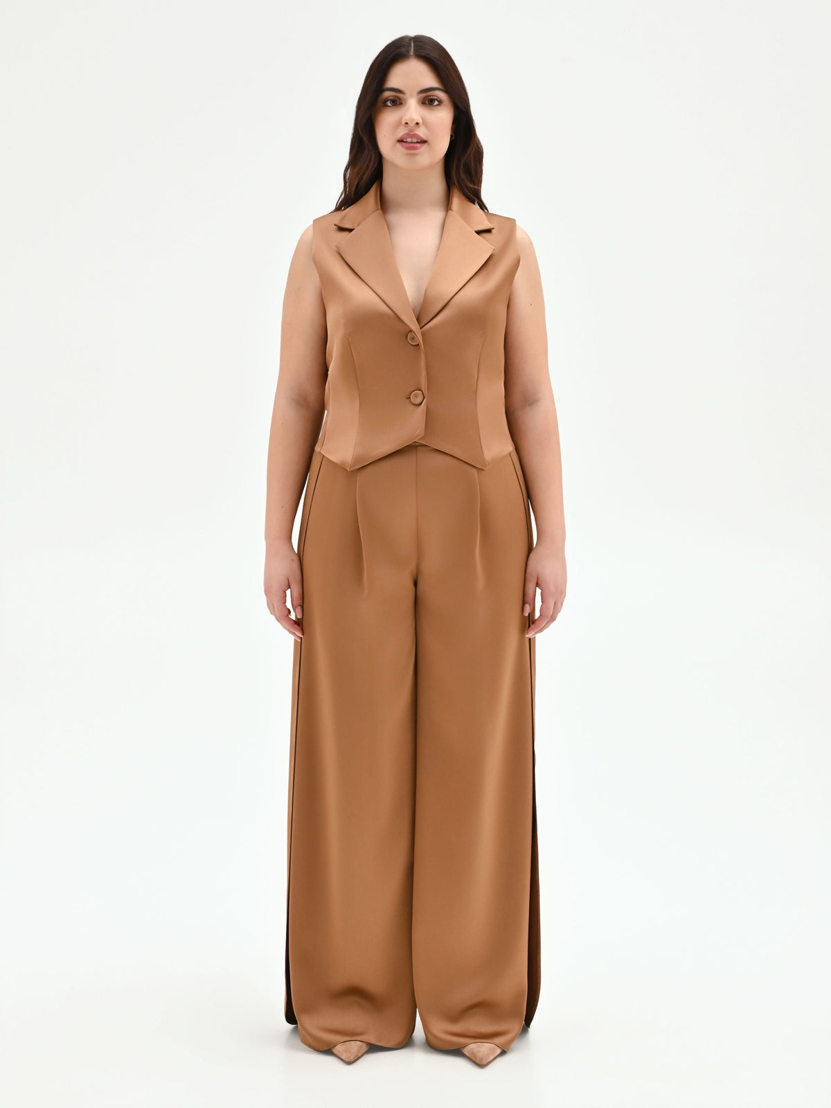 Gilet curvy marrone bronzo in raso con rever