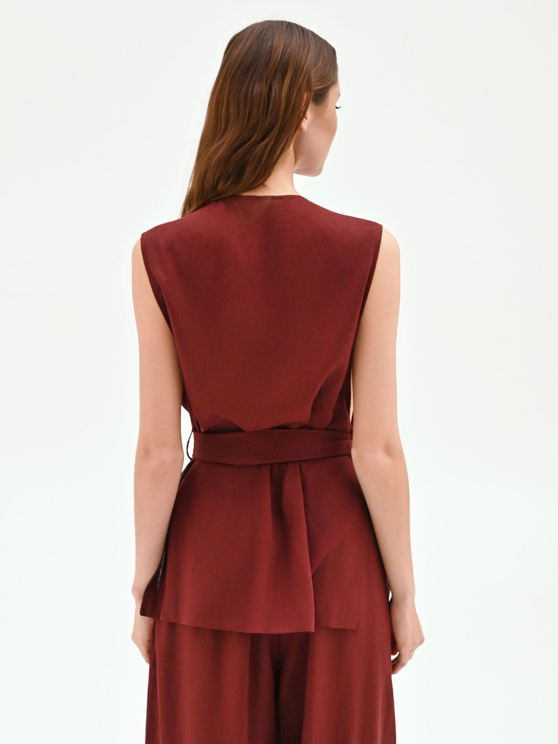 Gilet in lino rosso bordeaux con cintura