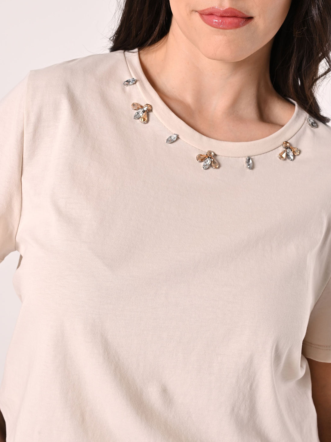 T-Shirt Curvy Beige con Pietre