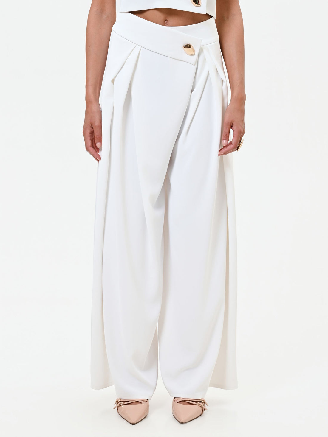Pantalone palazzo bianco con bottone design