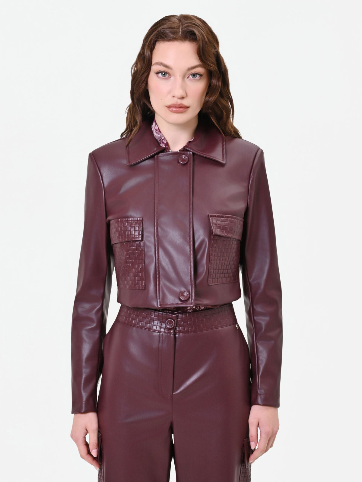 Giacca corta bordeaux rosso effetto pelle