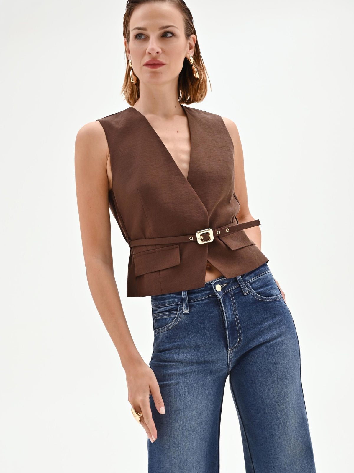 Gilet cioccolato con cintura in vita