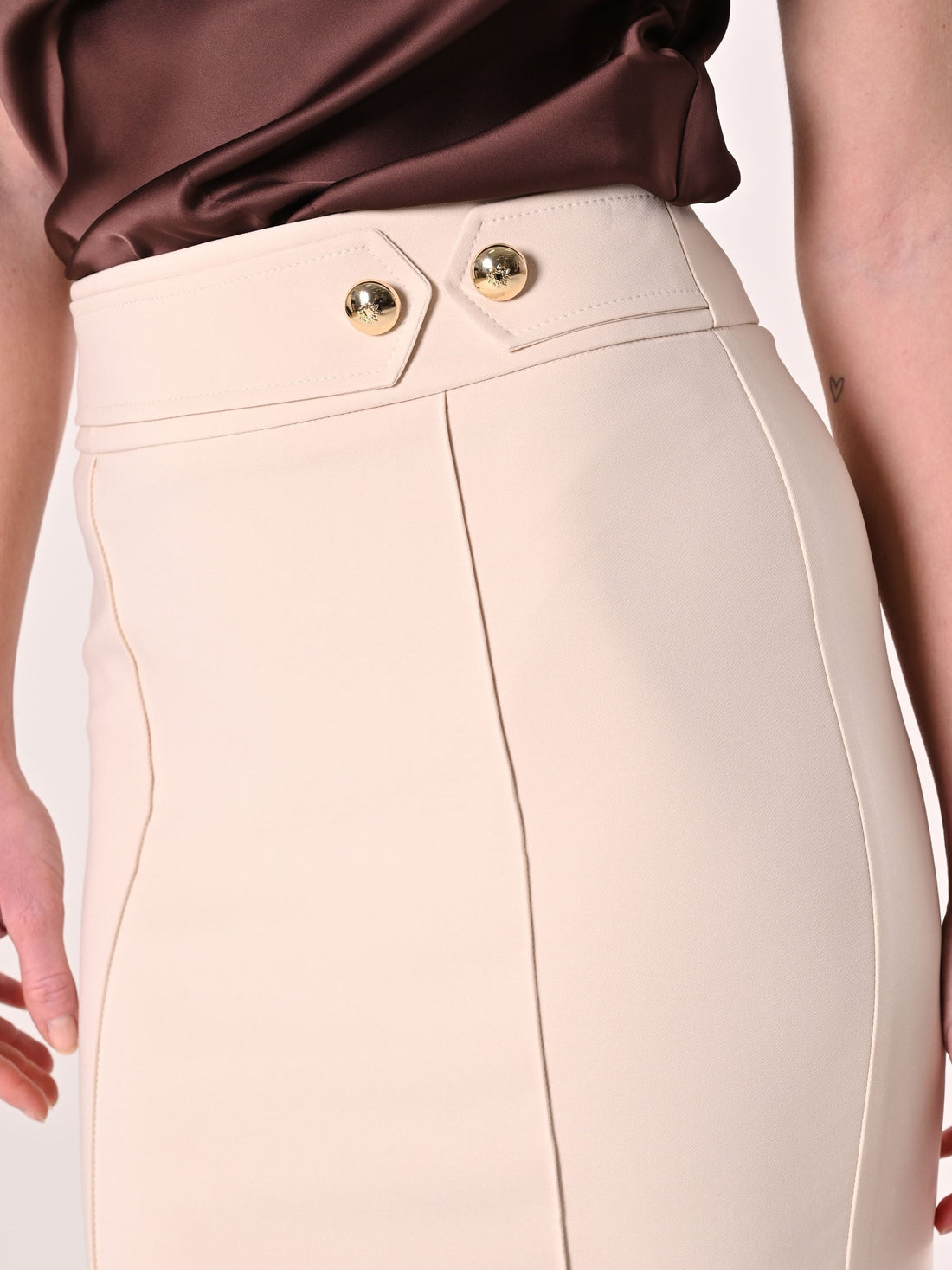 Gonna con Fibbia in Tessuto Tecnico Beige