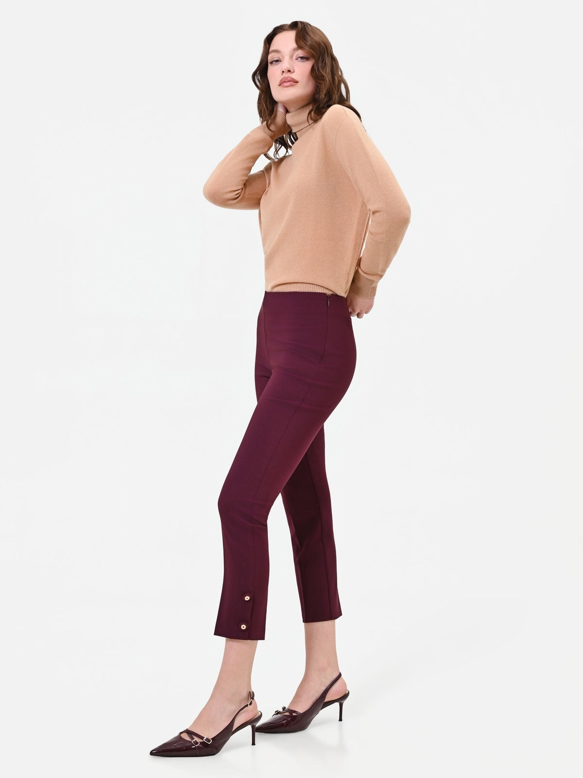 Pantalone bordeaux cropped con bottoni al fondo
