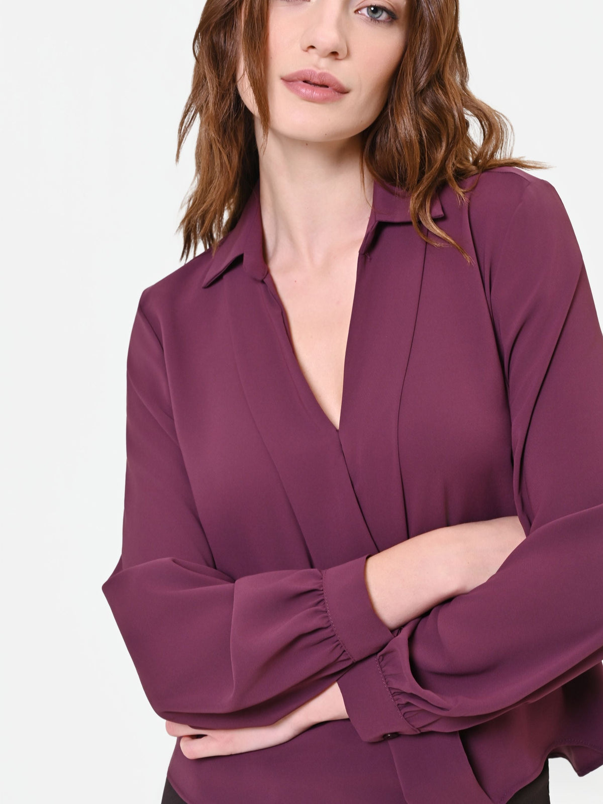 Blusa a camicia bordeaux rosso con cuciture sagomate