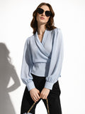 Blusa cielo azzurro con incrocio a portafoglio