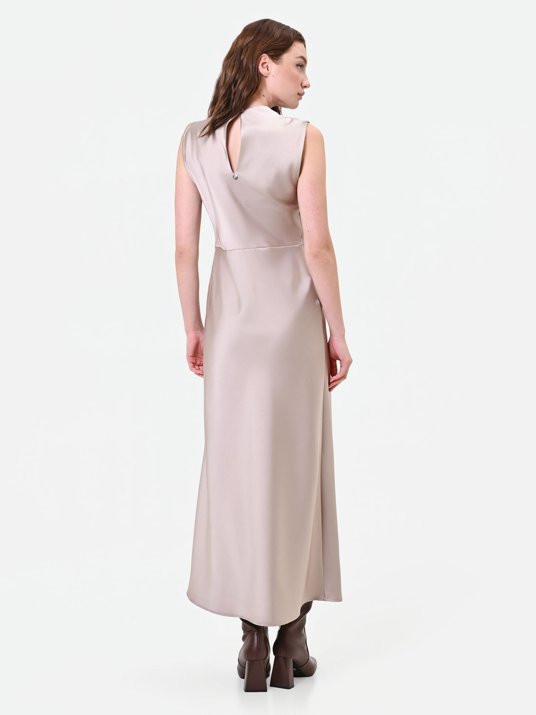 Abito lungo tortora beige con nodo e drappeggio