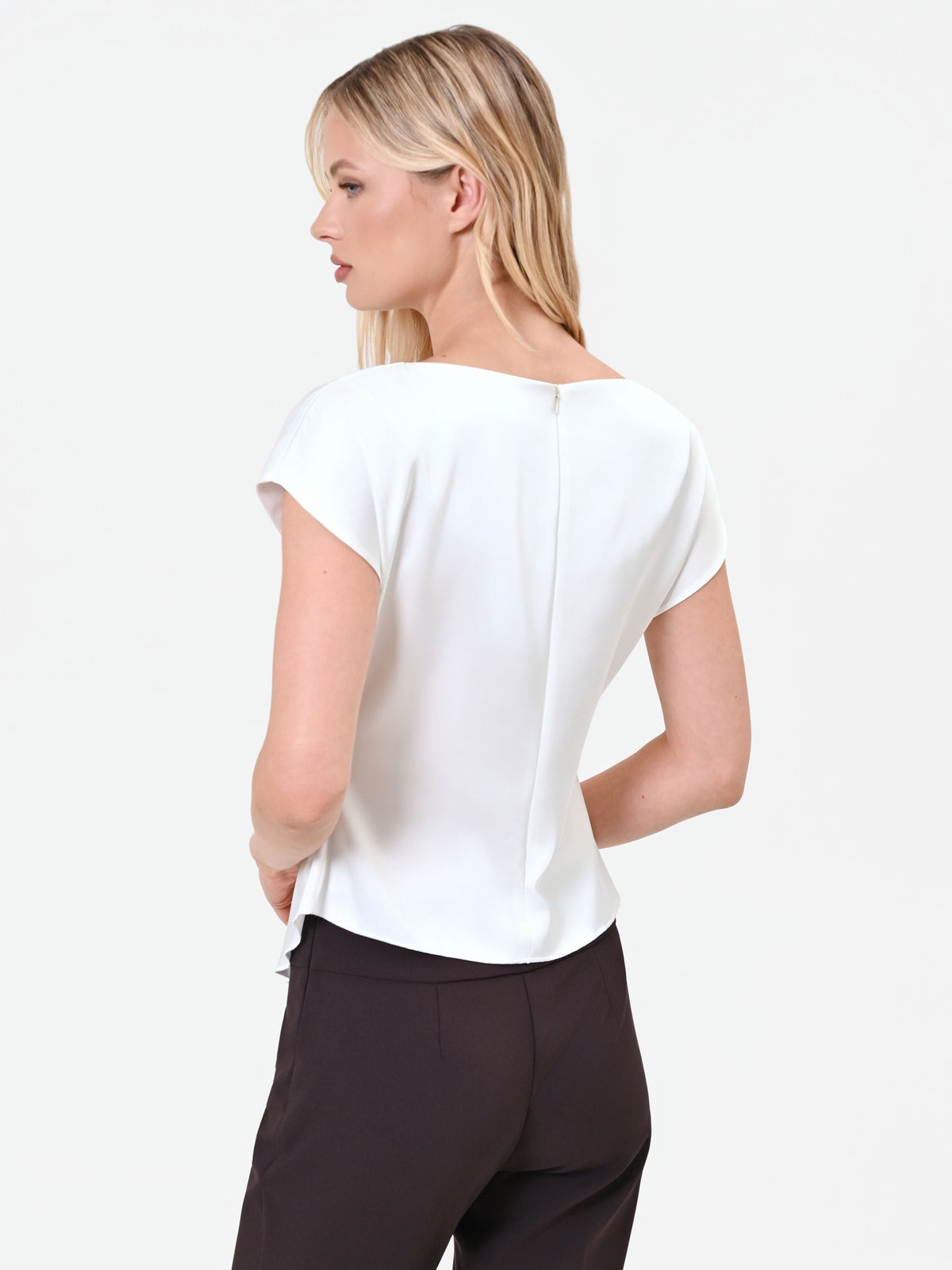 Blusa panna in raso con cintura annodata